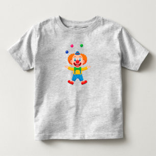 Verspielter Clown springt mit hellen Bällen Kleinkind T-shirt