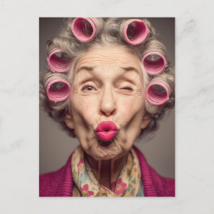 Verspielter Glamour in rosa Lockenwicklern Postkarte