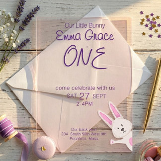 Verspielter moderner rosa Hase 1. Geburtstag Acryleinladungen