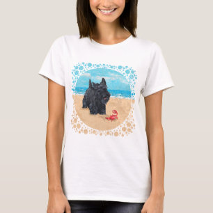 Verspielter Scottish Terrier am Strand T-Shirt
