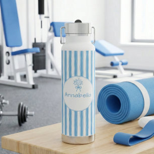 Verspieltes blau-weiß gestreiftes Monogramm im Pre Trinkflasche