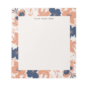 Verstaubte Rose und blaue Blumen mit Namen Notizblock