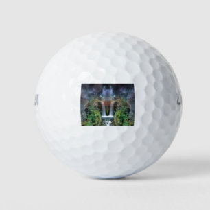 Versteckte Gesichter in fantastischen Wasserfällen Golfball