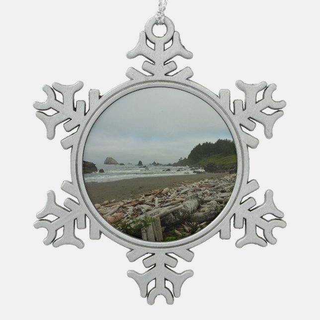 Versteckter Strand I im Redwood National Park Schneeflocken Zinn-Ornament (Vorderseite)
