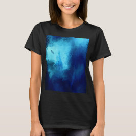 Verstecktes Schloss in blauem Wald T-Shirt