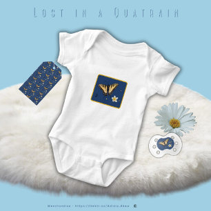 Verstorben in Quatrain von Adiela Akoo - Baby Body Strampler