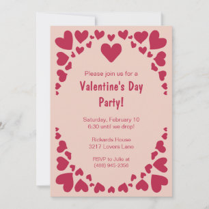 Verstreute Herz-Kritzeleien auf Pfirsich Valentins Einladung