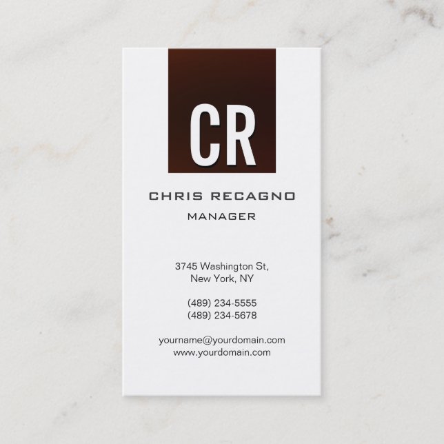 Vertikal-braune, weiße Hintergrundkarte Visitenkarte (Vorderseite)