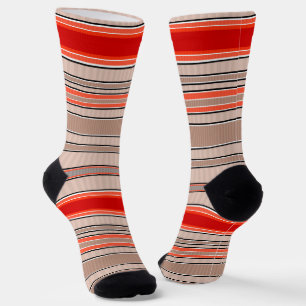vertikal gestreiftes Muster in orange und Socken