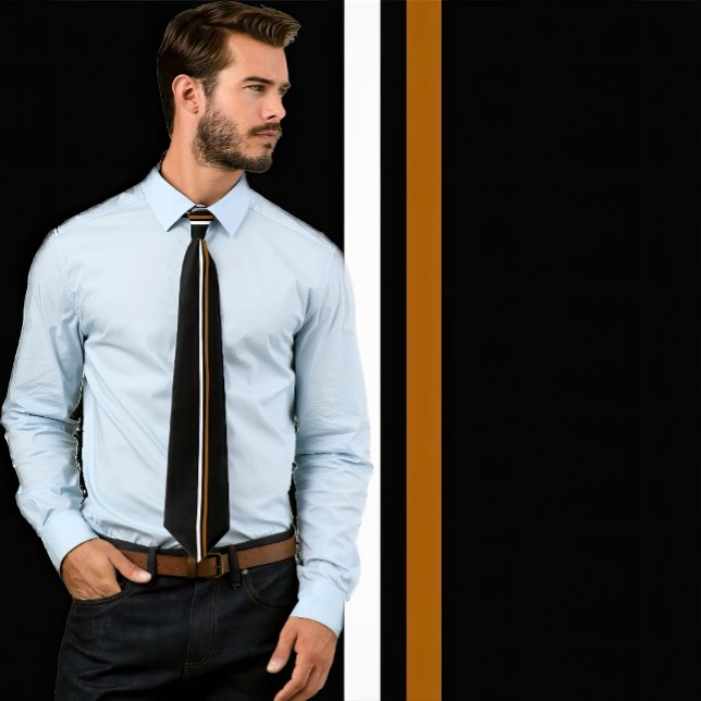 Vertikal weiße und braune Streifen auf schwarzen N Krawatte (Man wears a necktie featuring a single white and single brown vertical stripe.)