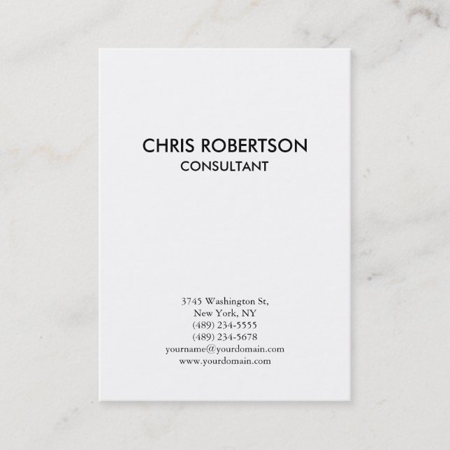 Vertikale Schlichte Schwarz/Weiß-Chubby-Visitenkar Visitenkarte (Vorderseite)