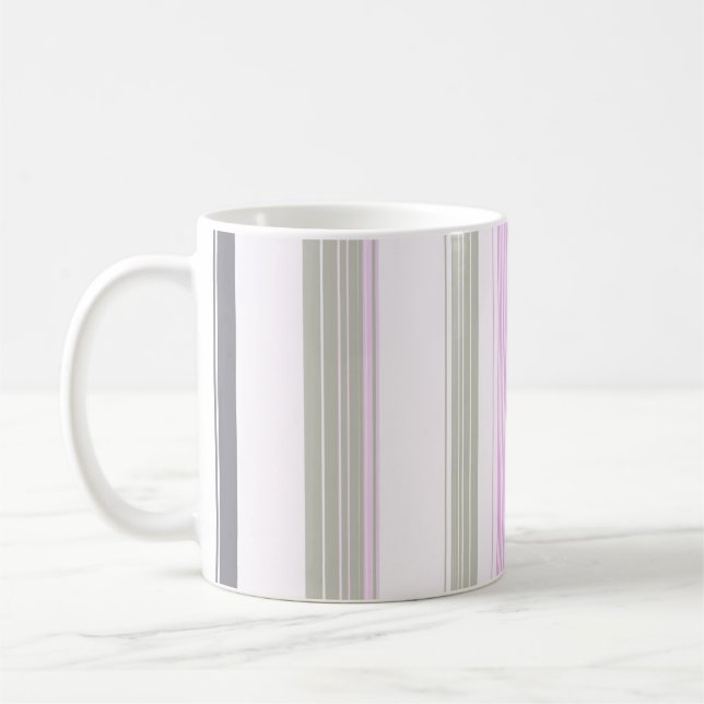 Vertikale Streifen in Grau und Rosa. Kaffeetasse (Links)
