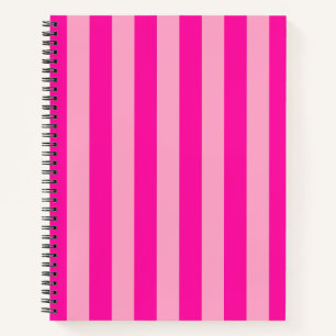 Vertikale Streifen in rosa Notizbuch