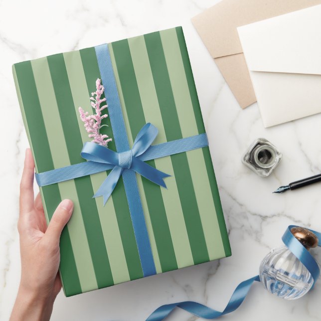 Vertikale Streifen Waldgrün gestreift Geschenkpapier (Schenken)