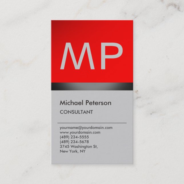Vertikale Trendy Red Gray Monogram Business Card Visitenkarte (Vorderseite)