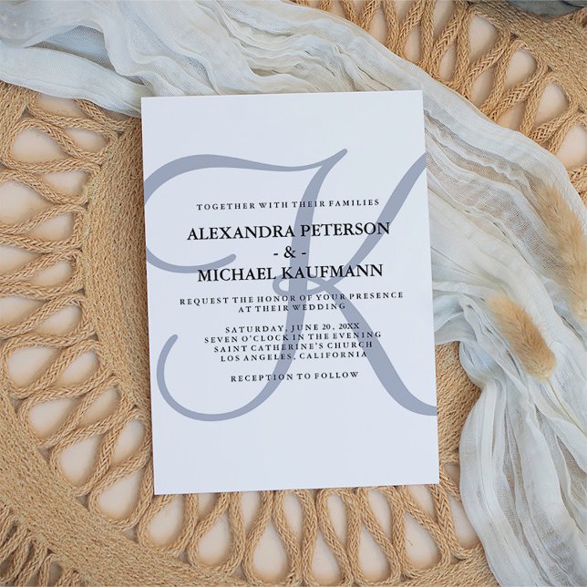 Vertikales modernes Monogramm | Blue Wedding Einladung (A blue, modern monogram decorates this classic wedding invitation)