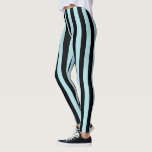 Vertikales Pastellblau und schwarze Streifen Leggings<br><div class="desc">Abstrakte Digitalkunst der vertikalen, pastellblauen und schwarzen Streifen</div>