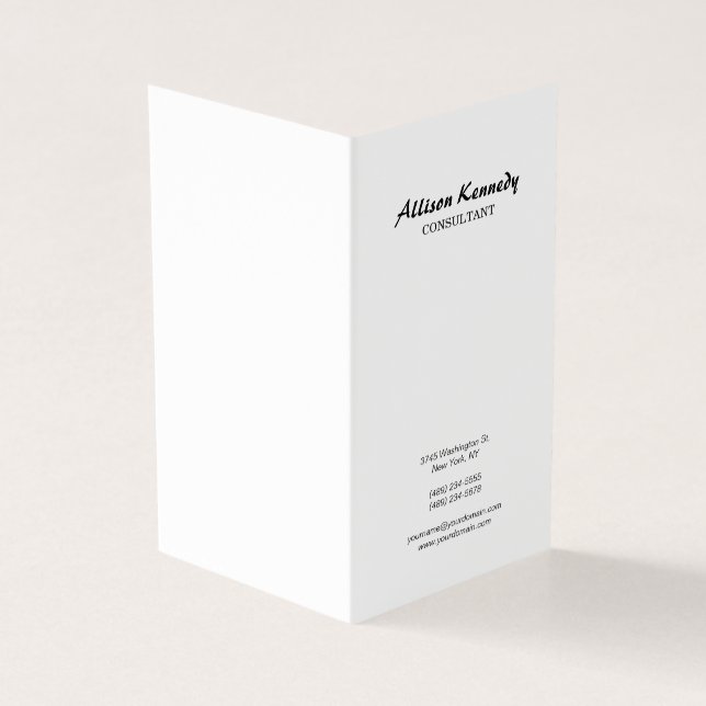 Vertikales Schwarz-Weiß-Pinselskript Minimalistisc Visitenkarten (Vorderseite)