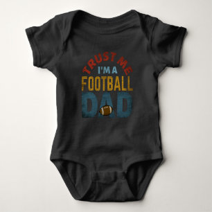 VERTRAU MIR, ICH BIN EIN FUSSBALLVATER BABY STRAMPLER