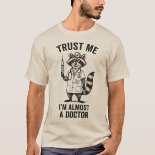 Vertrau mir, ich bin fast ein Arzt – Lustiger Wasc T-Shirt