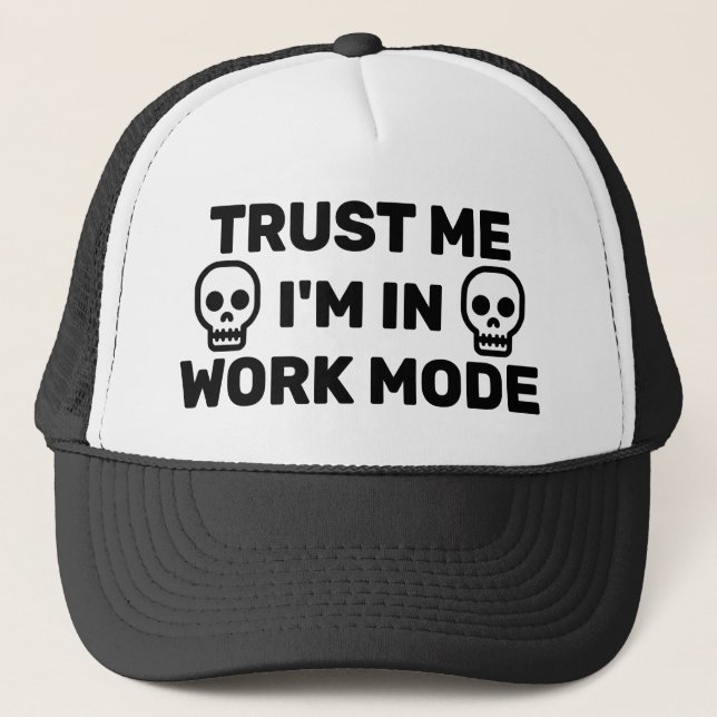 Vertrau mir - Ich bin im Arbeitsmodus™ Trucker-Müt Truckerkappe (Vorderseite)
