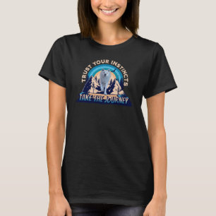 Vertraue Deinen Instinkten Arktischer Wolf Abenteu T-Shirt