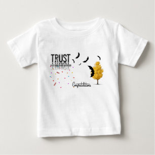 Vertraue der Reise Baby T-Shirt - Inspirierend Tod