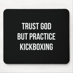 Vertraue Gott - aber praktiziere Kickboxen - Mousepad