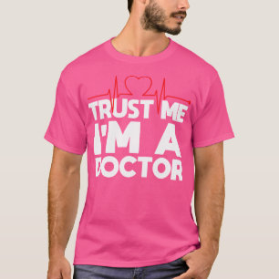 Vertraue mir, dass ich Arzt bin T-Shirt