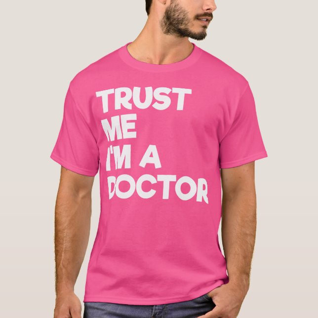 Vertraue mir, dass ich ein Doktor-Funny Text bin T-Shirt (Vorderseite)