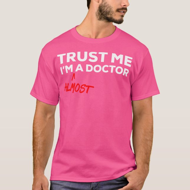 Vertraue mir, dass ich fast ein Shirt des Arztes b (Vorderseite)