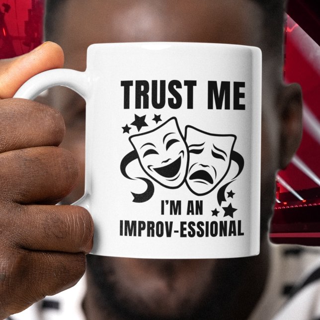 Vertraue mir, ich bin ein unkonventioneller Spaß-I Tasse (Fun TRUST ME IMPROV coffee mug gift with CUSTOMIZABLE TEXT to personalize. Features theater masks.)