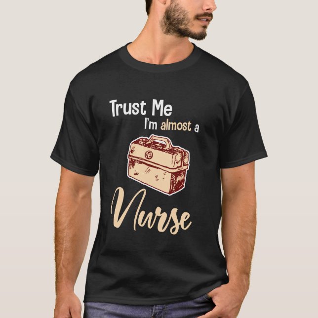 Vertraue mir, ich bin fast ein kurzes Weihnachtsfe T-Shirt (Vorderseite)
