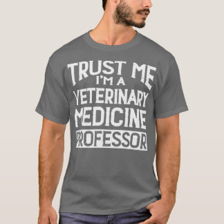 Vertraue mir im Veterinary Medicine Professor T-Shirt