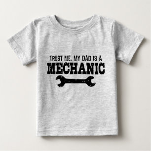 Vertraue mir Mein Vater ist ein Mechanismus Baby T-shirt