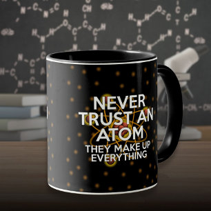 VERTRAUE NIE EINEM ATOM Spaßige Wissenschaftszitat Tasse