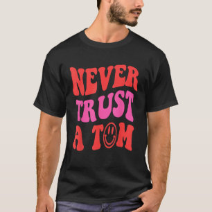 Vertraue nie Tom Funny niedliches Sprichwort-Grafi T-Shirt
