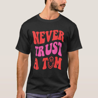 Vertraue nie Tom Funny niedliches Sprichwort-Grafi T-Shirt