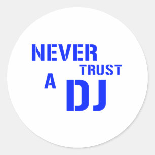 Vertraue niemals DJ - Disk Jockey Music Runder Aufkleber