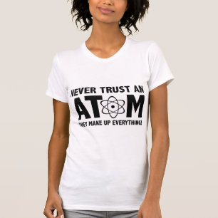Vertraue niemals einem Atom. Sie machen alles aus. T-Shirt