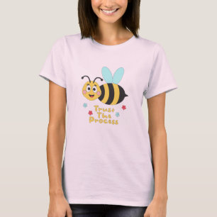 Vertrauen Sie auf den Prozess Kawaii lustige Biene T-Shirt