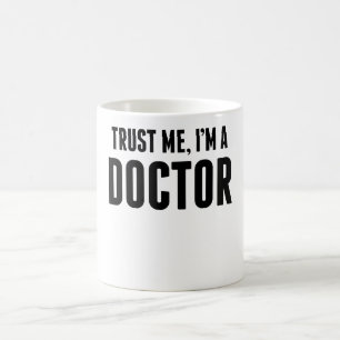 Vertrauen Sie, dass ich ich ein Doktor bin Tasse