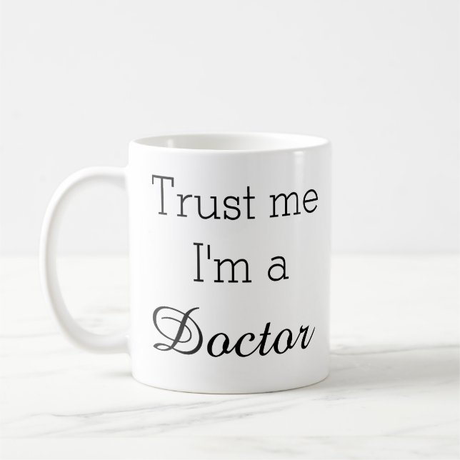 Vertrauen Sie, dass ich ich ein Doktor Mug bin Tasse (Links)