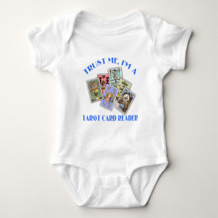 Vertrauen Sie, dass ich ich ein Tarot-Kartenleser Baby Strampler