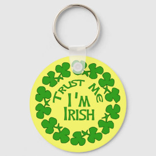 Vertrauen Sie, dass ich ich irische Produkte bin Schlüsselanhänger