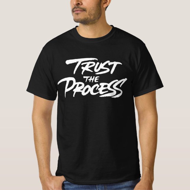 Vertrauen Sie dem Prozess T-Shirt (Vorderseite)