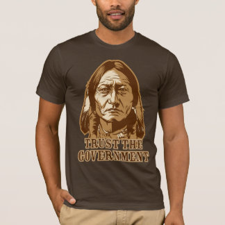 Vertrauen Sie dem Regierungs-Shirt T-Shirt