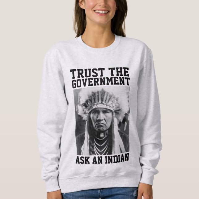 VERTRAUEN SIE DER REGIERUNG INDISCHE T - SHIRT T-S (Vorderseite)