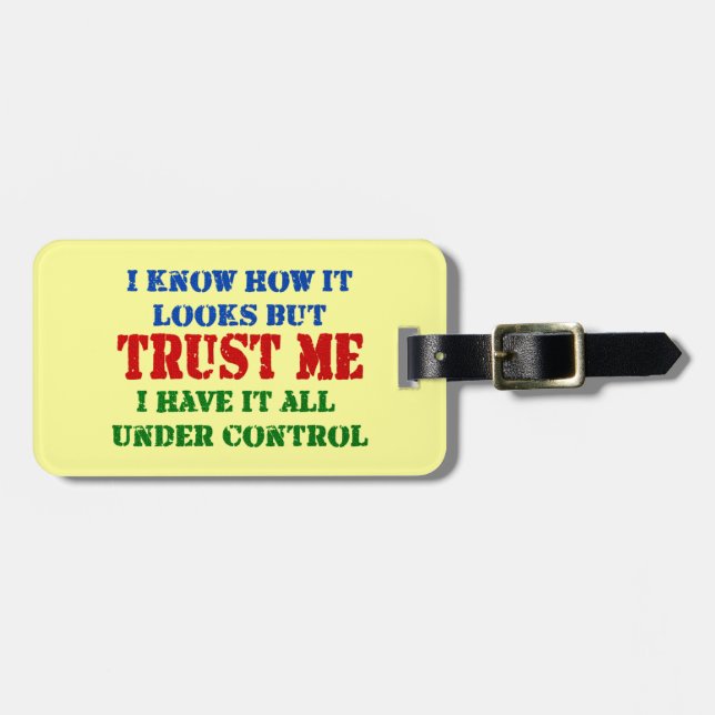 Vertrauen Sie mir -- Alle unter Kontrolle Gepäckanhänger (Vorderseite horizontal)