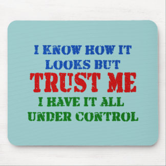 Vertrauen Sie mir - allem unter Kontrolle Mousepad
